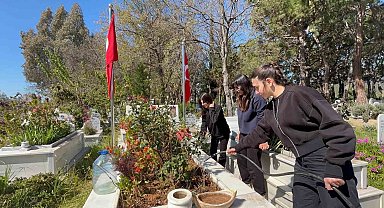 Bozyazı'da öğrencilerden şehitlere ziyaret