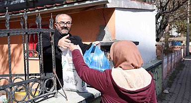 Bu bakkalda parayla değil dua ile alışveriş yapılıyor