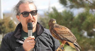 Bu Nevruz diğerlerinden farklı: Kurtlar alanda gezdi, şahin havada uçtu