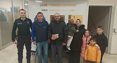 Bulduğu para dolu çantayı polise teslim etti