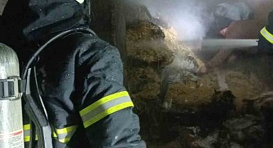 Burdur'da evin altında bulunan saman balyaları yandı