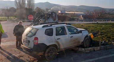 Burdur'da otomobiller çarpıştı: 5 yaralı