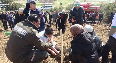 Burdur'da zeytin ve fıstıkçamı fidanları toprakla buluştu