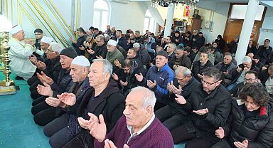 Burhaniye'de bayram namazında camiler doldu