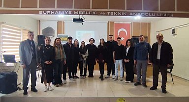 Burhaniye'de Geleceğe Çare etkinliklerinde münazara yarışmaları başladı