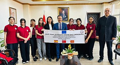 Burhaniye'de öğrenci proje ekibi Kaymakam Atilla'yı ziyaret etti