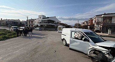 Burhaniye'de sık kaza yaşanan kavşağa düzenleme yapılması istendi