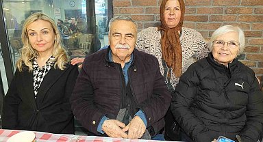 Burhaniyeli kadın muhtar 50 yıl sonra ilkokul öğretmenini ağırladı