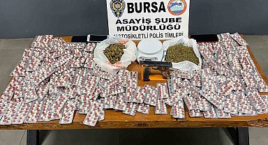 Bursa'da 'dur' ihtarına uymadı, evinden uyuşturucu ve silah çıktı