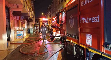 Bursa'da apartmanın çatı katında yangın