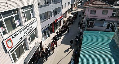 Bursa'da APP plaka izdihamı...Kuyruk sokaklara taştı