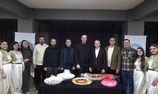 Bursa'da Balkan esintili sahur: Sokak sokak dolaşıp börek topladılar