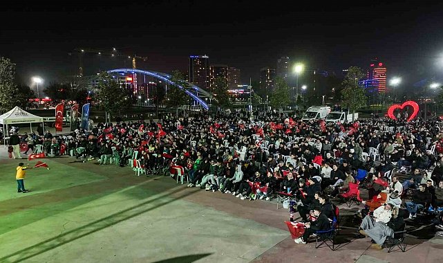 Bursa'da dev ekranda milli coşku