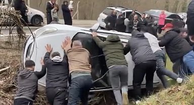 Bursa'da feci kaza: Araç takla attı