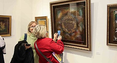 Bursa'da geleneksel sanatlara anlamlı katkı: "Zer-i Nâb" Tezhip Sergisi açıldı