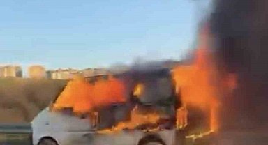 Bursa'da hafif ticari araç alev aldı