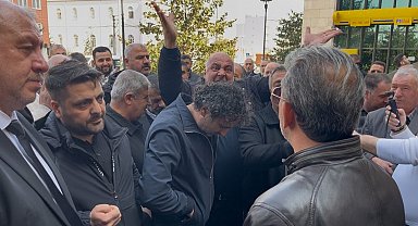 Bursa'da halk otobüsü esnafı belediye önünde toplandı