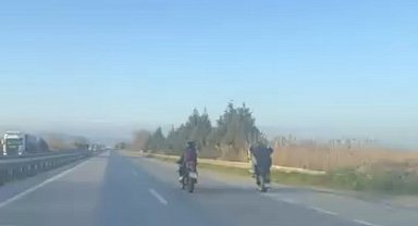 Bursa'da motosiklet sürücülerinin tehlikeli yolculuğu kamerada