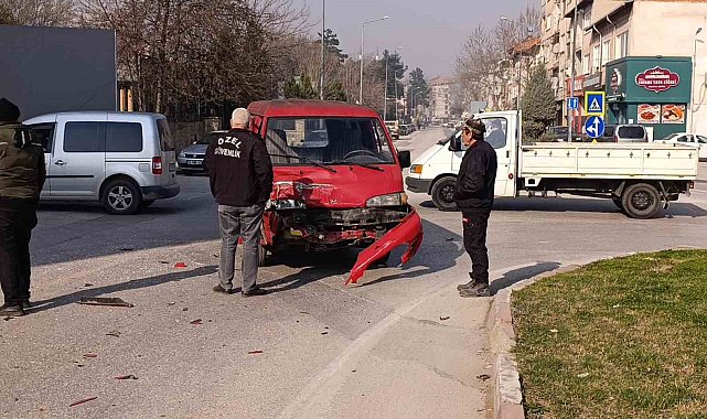 Bursa'da trafik kazası: 3 yaralı