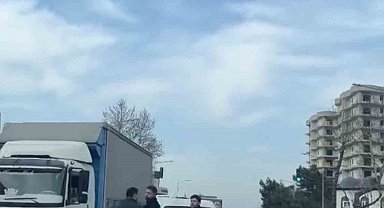 Bursa'da trafikte kavga : Sürücüler birbirine girdi