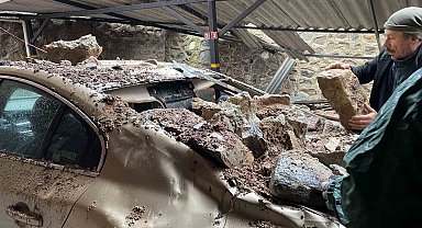 Bursa'da yağışla istinat duvarı çöktü, 3 lüks otomobil zarar gördü