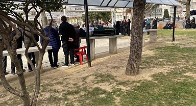 Bursa'daki silahlı saldırıda ölen güzellik uzmanı kadın toprağa verildi