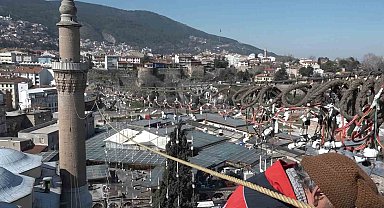 Bursa'nın mahyasında alışılagelmişin dışına çıkılıyor