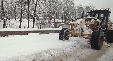 Bursa'nın yüksek kesimlerinde karla mücadele sürüyor