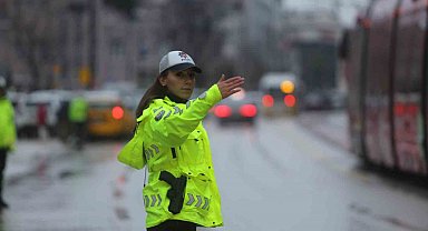 Bursalılar bayram namazında Ulu Cami'ye akın etti