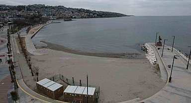 Büyükçekmece'de deniz çekildi