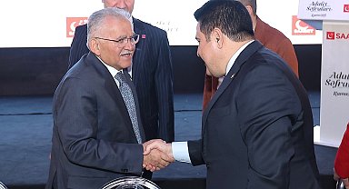 Büyükkılıç, öğrenciler ve siyasi parti temsilcileri ile iftar sofralarında buluştu