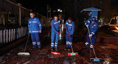 Büyükşehir ekipleri gece boyunca temizlik çalışması gerçekleştirdi