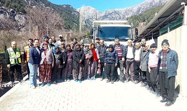 Büyükşehir'den üreticilere ipekböceği besleme tablası desteği