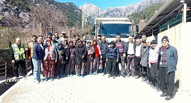 Büyükşehir'den üreticilere ipekböceği besleme tablası desteği