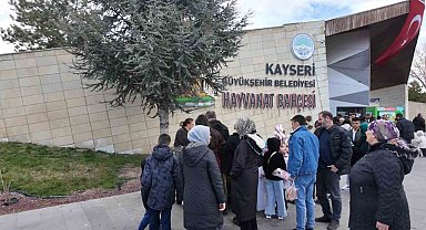 Büyükşehirin hayvanat bahçesi bayramda doldu taştı