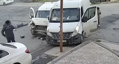 Cadde ile sokağın kesişiminde çarpıştılar: 4 yaralı