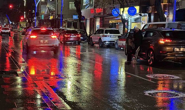 Cadde ortasında dehşet anları: Tekme ve yumruklarla feci şekilde darbedildi