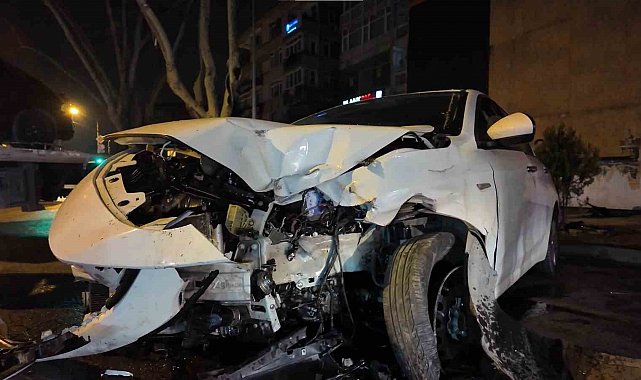 Caddebostan'da makas atan sürücü lüks araca çarpıp kaçtı
