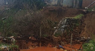 Çakırlar Çayı taştı, yıkılma riski olan ev tahliye edildi