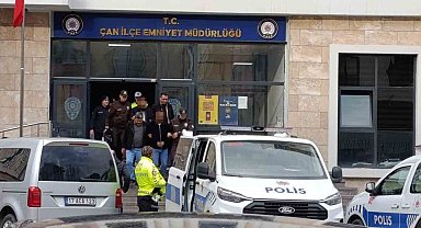 Çaldıkları araçla Edremit'te yakalanan 2 şüpheli tutuklandı