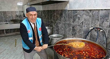 Cami cemaatinin dayanışmasıyla günlük bin 500 kişiye iftar veriliyor