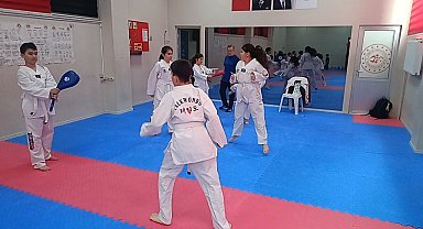 Çamlıca Kemal Unakıtan Spor Salonu'nda taekwondo rüzgarı