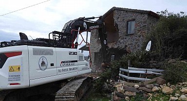 Çanakkale'de 31 kaçak yapı yıkıldı