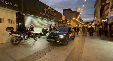 Çanakkale'de kar vaadiyle vatandaşları dolandıran kuyumcunun işletmesinde yapılan incelemede sahte altınlar ortaya çıktı