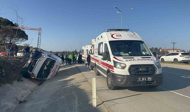 Çanakkale'de yolcu minibüsü devrildi: 8 yaralı