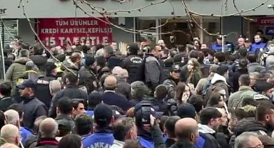 Çankaya Belediye Başkanı Güner'in açıklaması sırasında gerginlik