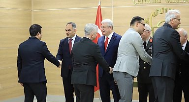 Çankırı'da protokol ile vatandaşlar bayramlaştı