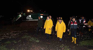 Canpolat ve Kaymakam Şahin'den gece sağanak mesaisi
