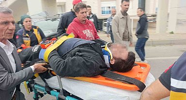 Çarpışan iki araçtan biri üst geçidin ayaklarına çarptı: 1 ağır yaralı