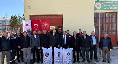 Çavdarhisar'da çiftçilere çörek otu tohumu dağıtımı
